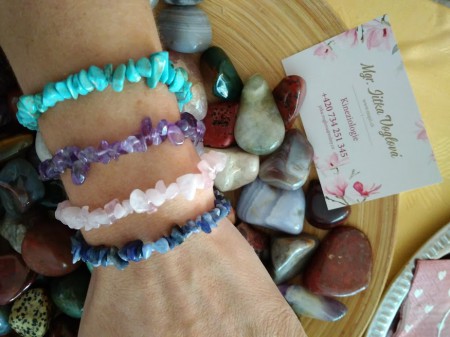 Tyrkenit, ametyst, růženín, sodalit